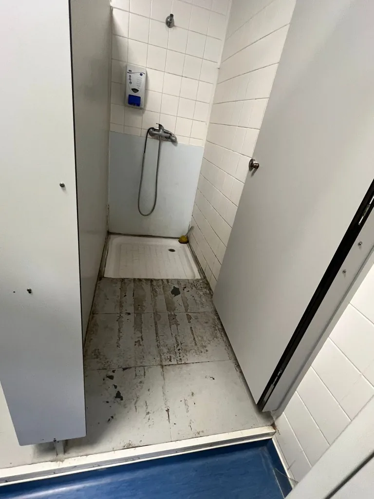 Sol de salle de bain en intervention et protection