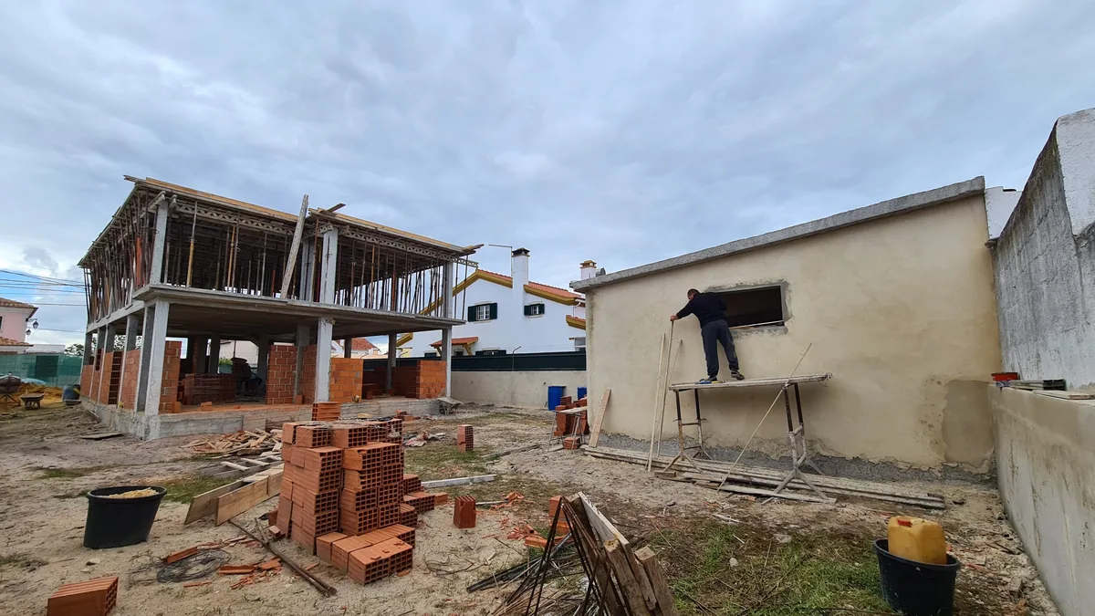 Construction de murs en brique au Grand Lisbonne et Rive Sud