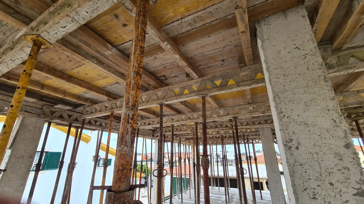 Construction de murs en brique au Grand Lisbonne et Rive Sud
