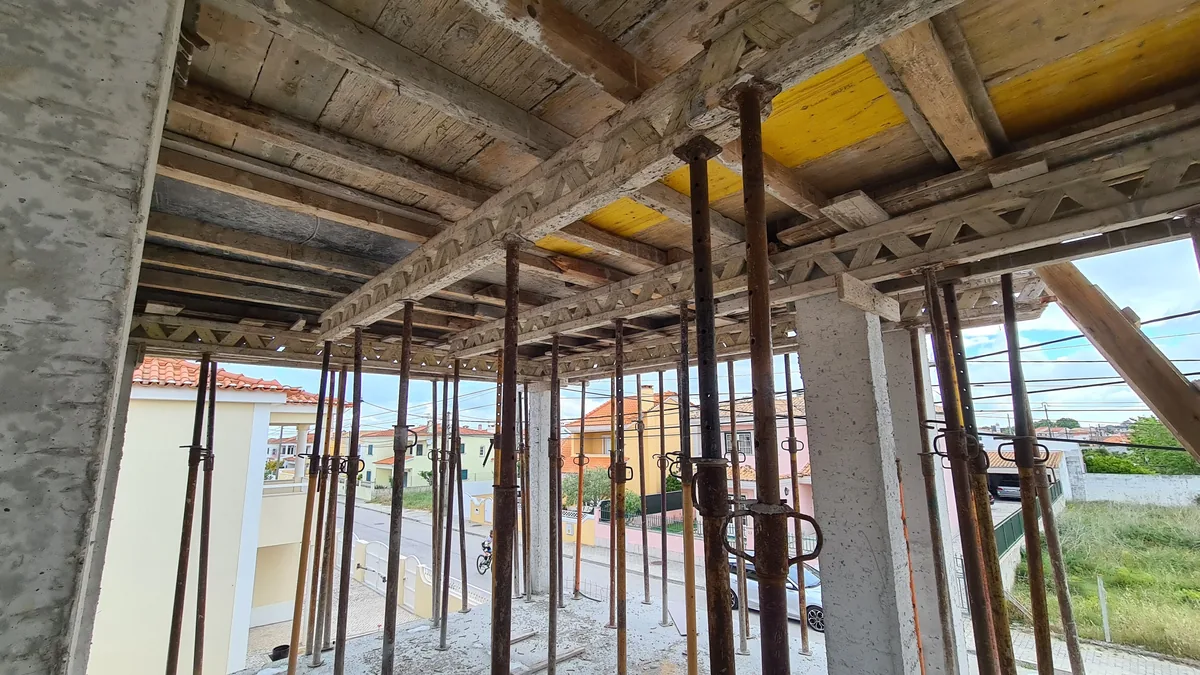 Construction de murs en brique au Grand Lisbonne et Rive Sud