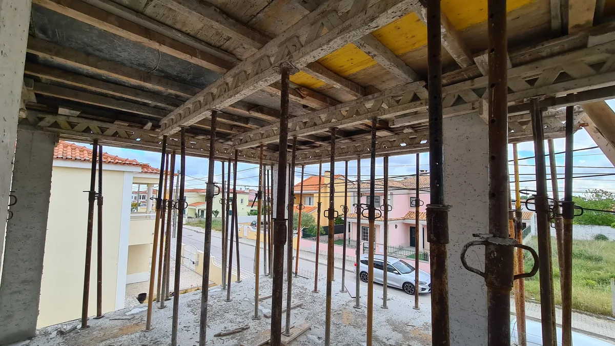 Construction de murs en brique au Grand Lisbonne et Rive Sud
